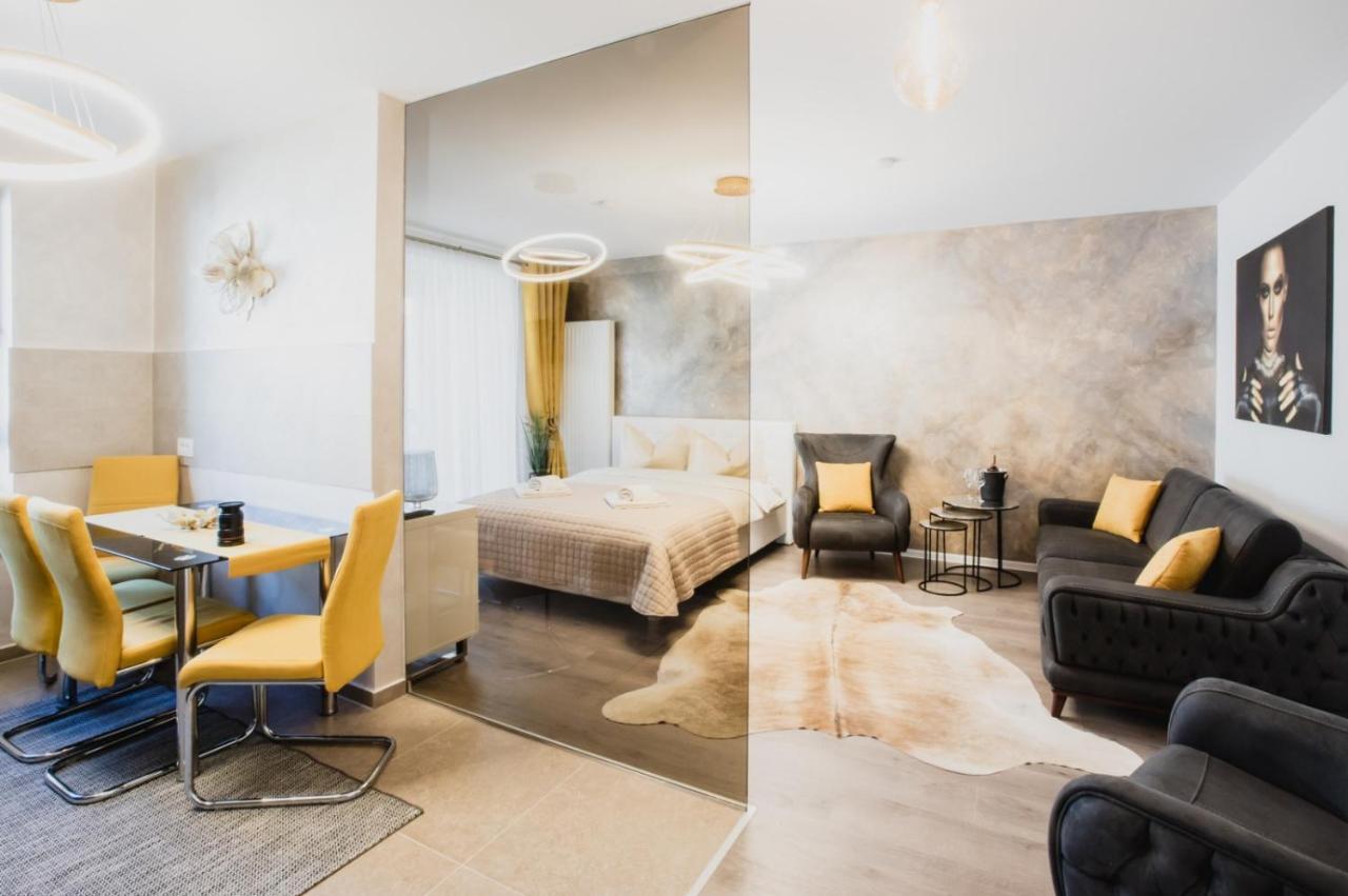 Royal Apartment Braşov Exterior foto