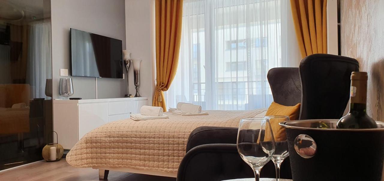 Royal Apartment Braşov Exterior foto