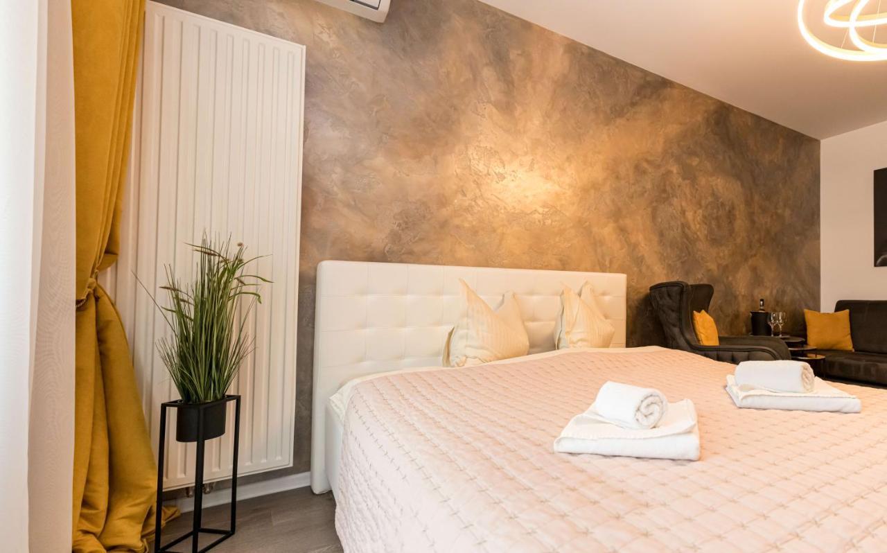 Royal Apartment Braşov Exterior foto